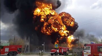 "Хтось знову невдало покурив?": у росії сильна пожежа стрясла Нижегородську область, відео