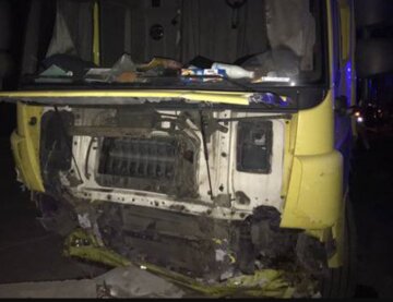 Пьяный водитель грузовика сбил украинского военного: кадры и подробности от прокуратуры