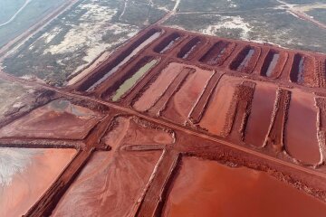 НГЗ воюет с пострадавшими от его отходов - красного шлама, вызывающего рак - СМИ