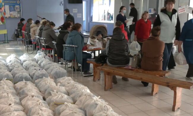 Безкоштовні продукти для ВПО та пенсіонерів у Дніпрі