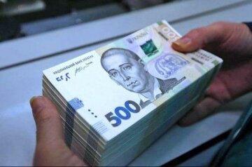 "Заняла 14 тысяч гривен, а отдала уже более 60 тыс.": украинцев загоняют в безумные долги, кто под угрозой