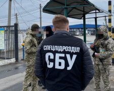 Одеських військових застукали за нехорошим заняттям, кадри: "в автомобілі було знайдено..."