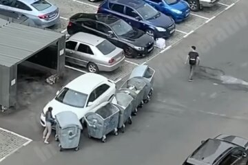 Киевские коммунальщики знатно отомстили автохамке, видео: "Придется поработать"