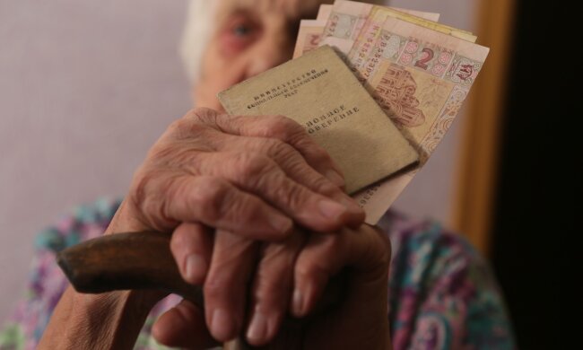Виплату пенсій на Донбасі можуть перекласти на чужі плечі