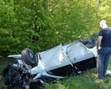 "Девочка погибла на месте": авто с детьми вылетело с трассы, детали трагедии на Буковине