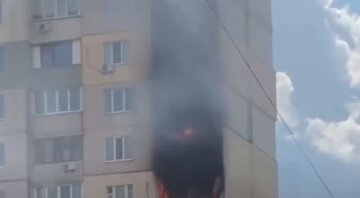 Нова НП поруч з підірваною багатоповерхівкою в Києві, будинок почорнів від полум'я: кадри і подробиці