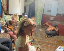 "Мати чекає восьмого": під Чернівцями сім'я з 7 дітьми в живе лісі в злиднях