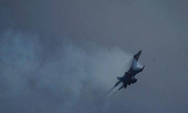 "Этот позор войдет в мировую историю": российские истребители устроили "разборки" в небе, фото