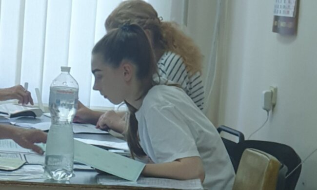 Висловлювання чиновниці викликали скандал, мешканка Херсона не визнає українську мову: "Ніхто мене не змусить"