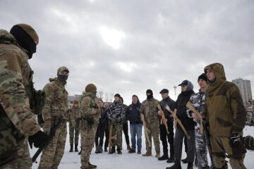 Представники Нацкорпусу провели відкритий вишкіл у Києві і заявили, що українці повинні вміти захищатися