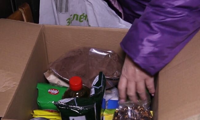 Безкоштовні продукти для ВПО та пенсіонерів у Харкові