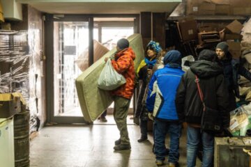 Дніпрян зворушила історія з дітьми з Маріуполя: намагаються допомогти родині