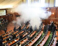 В парламенте Косово, где выбирали президента, вновь применили газ