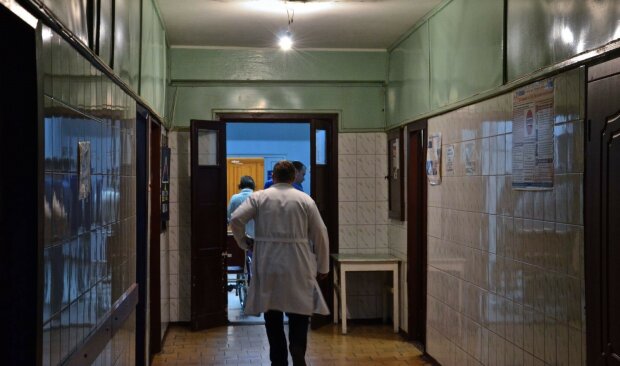 Українка народила у 14 років: у поліції повідомили деталі кричущого випадку