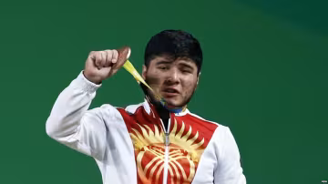 Иззат Артыков