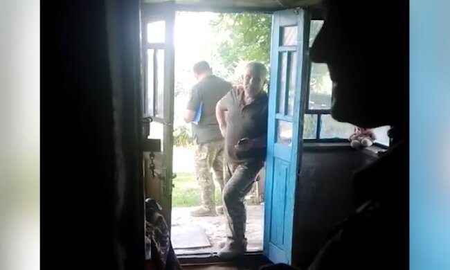 представители ТЦК ворвались в дом военнообязанного