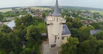 "Стартует от десяти миллионов долларов": в рф решили продать роскошный замок Пугачевой и Галкина