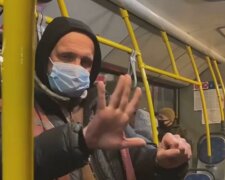 У Києві з'явився кондуктор-фокусник, пасажири в захваті: "регулярно піднімає настрій"