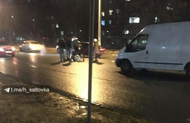 Микроавтобус сбил человека на «переходе смерти» в Харькове, фото: жители сообщили подробности