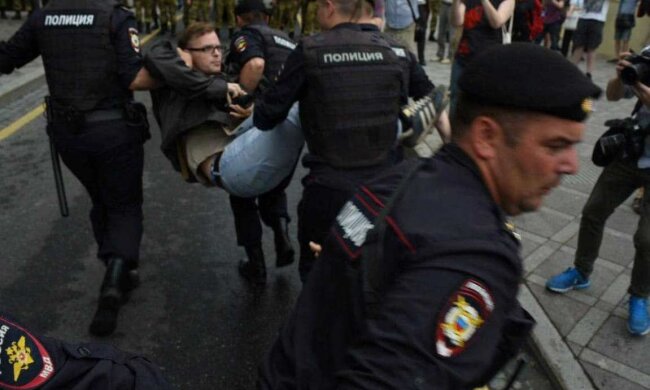 У Москві українець прийшов на фестиваль і дуже пошкодував про це: “переміщався по тротуару”