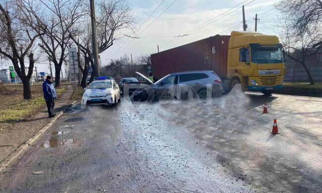 В Кривом Роге Hyundai протаранил маршрутку: есть пострадавшие среди пассажиров, фото с места