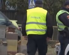 Тіло чоловіка без одягу знайдено у дворі будинку в Одесі: кадри трагедії та деталі
