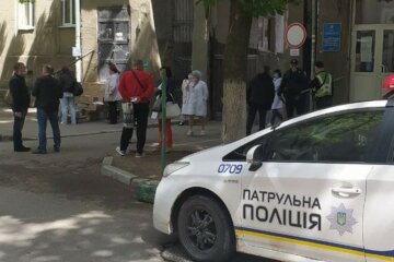 Пациентов и врачей вывели на улицу: началась срочная эвакуация в больнице Харькова, фото