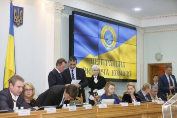 "Більше, ніж у Зеленського": під час пандемії чиновники ЦВК виписали собі космічні премії