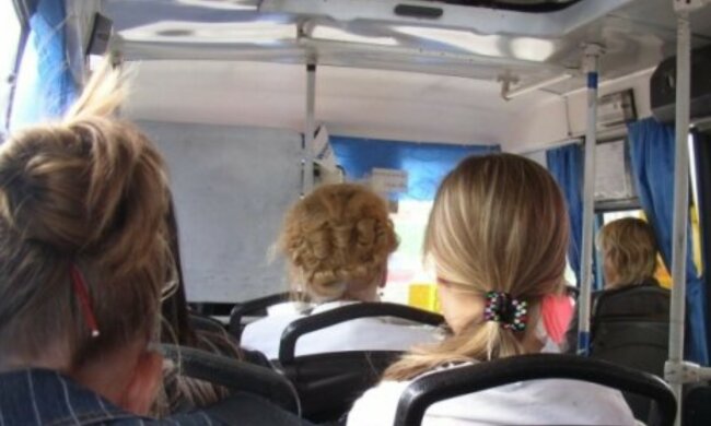 Водій маршрутки помстився пасажирам за зауваження: відео інциденту в Харкові