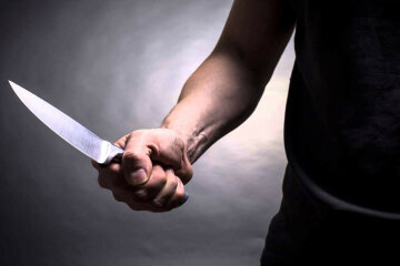 Посиденьки в ресторані закінчилися різаниною в центрі Києва, з’їхалися швидкі: кадри з місця НП