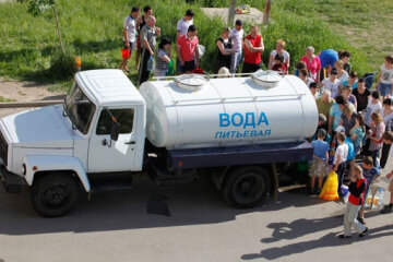 Жители Крыма устроили битву за воду: "Вычисляют, где..."