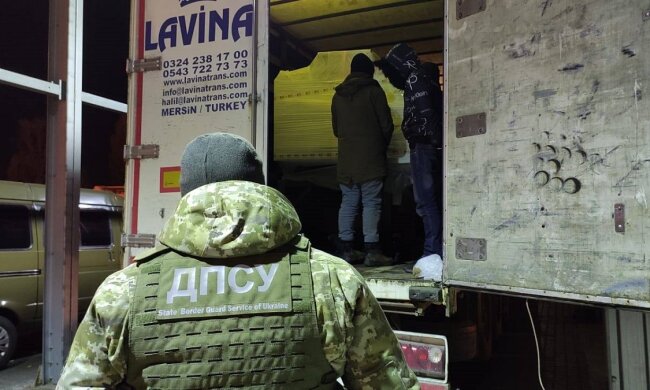 Группу иностранцев поймали под Одессой: "Мечтали о Европе"