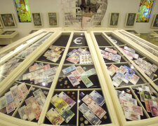 Купюра в тысячу гривен: как выглядят самые “большие” деньги (фото)