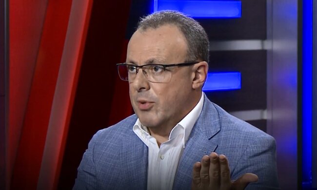 Співак вказав на помилку влади із введенням карантину: "у країну пустили..."