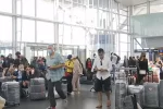 люди українці туристи заробітчани аеропорт