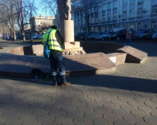 Вандали познущалися над родину пам'ятниками в Одесі: кадри свавілля