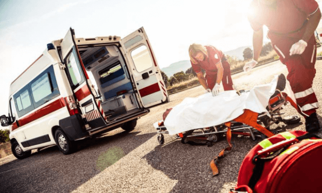 Поезд рухнул на мосту, много погибших: фото с места катастрофы