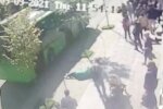 Провод троллейбуса упал на женщину в Харькове: момент ЧП попал на видео