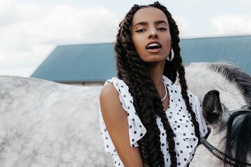 Еліна Мбані