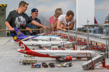 Мініатюрна модель аеропорту за п’ять мільйонів: зовсім як справжній (фото)