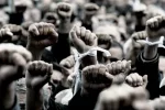 Поліцейські влаштували обстріл протестуючих, багато жертв