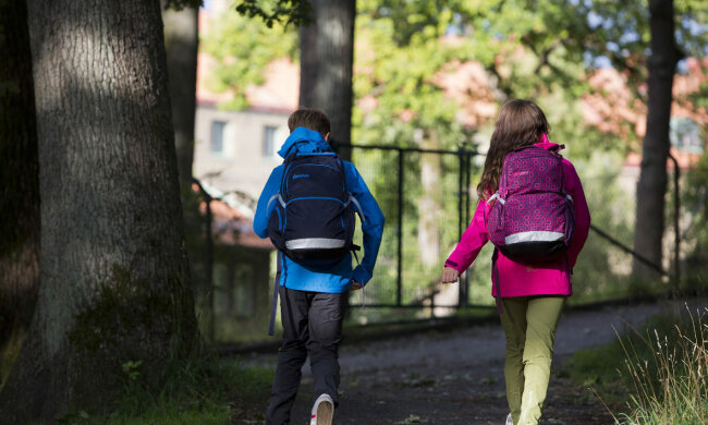 школьники рюкзаки