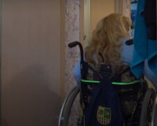 "Залез через кухонное окно": в Харькове ограбили женщину, которая не может ходить, видео