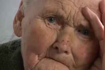 "Беспомощная отдала последнее": 95-летнюю старушку избили под Киевом, беспрецедентные кадры