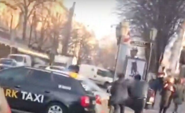 Таксисты устроили драку в центре Одессы: бойня попала на видео