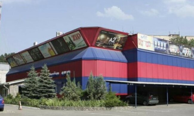 У Дніпрі клуб розмалювали у прапор Росії: "Фірмовий стиль", фото потрапило в мережу