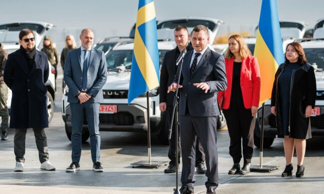 Швеція та ПРООН передали Україні 10 міні-лабораторій