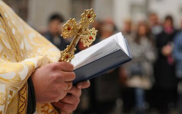 Кресты, иконы и толпа копов: зачем московский патриархат «вывел» людей на улицы