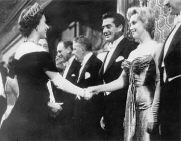Королева и Монро - 1956 год