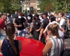 Одесситы взбунтовались и перекрыли дорогу, видео: "Невозможно жить"